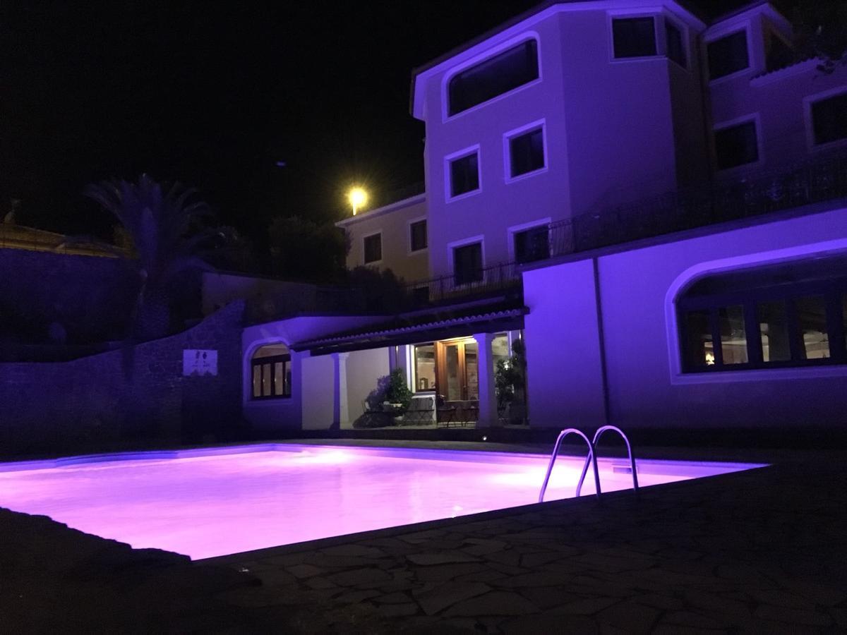 Le Tre Rose Hotell Bono  Eksteriør bilde